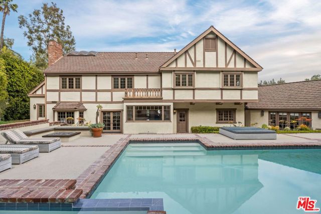16754 Ashley Oaks, Encino CA: https://media.crmls.org/mediaz/18f0fbb7-2e3a-4607-a66f-1d4350fc7480.jpg