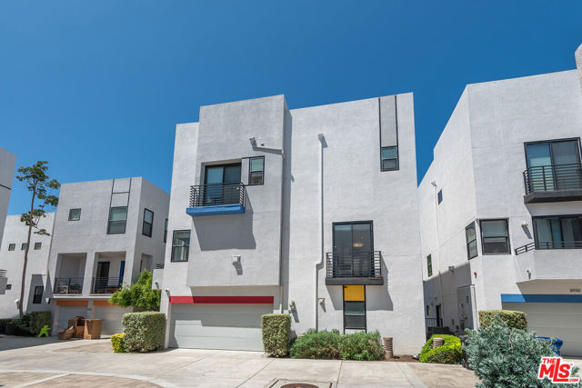 12936 Discovery, Los Angeles CA: https://media.crmls.org/mediaz/18f124b8-73bd-48ba-94f0-075adcff7aa8.jpg