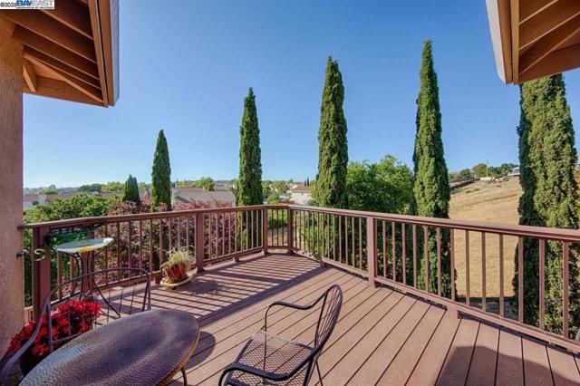 20340 Hunters Knls, Castro Valley CA: https://media.crmls.org/mediaz/18f1a6da-4f48-433e-b12d-f4925258ea1e.jpg