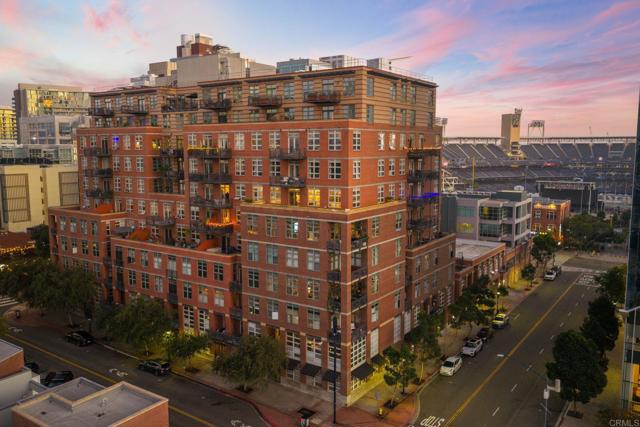 877 Island Avenue, San Diego CA: https://media.crmls.org/mediaz/18f237ad-e0dd-43df-a70d-2456824928e5.jpg