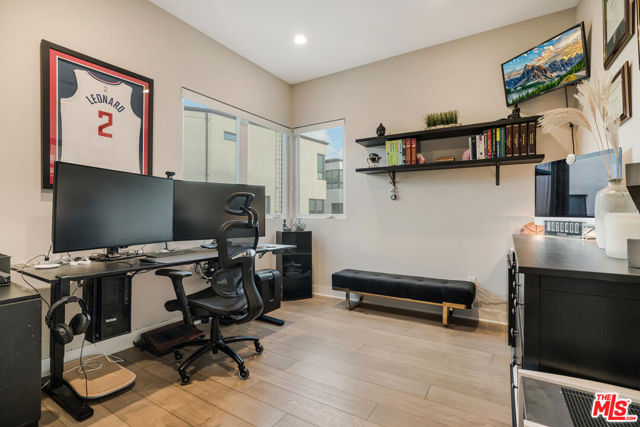 5929 Coral Place, Playa Vista CA: https://media.crmls.org/mediaz/18f30124-3f5d-4545-8932-4df7d24ea458.jpg