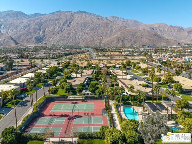 1291 Tiffany N Circle, Palm Springs CA: https://media.crmls.org/mediaz/18f316d9-9a49-45c0-a7f3-e03af13dad1d.jpg
