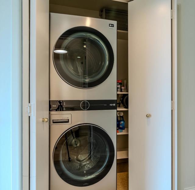 262 Beachview Avenue, Pacifica CA: https://media.crmls.org/mediaz/18f318e5-a999-4f14-b95d-7e6f86fbd994.jpg