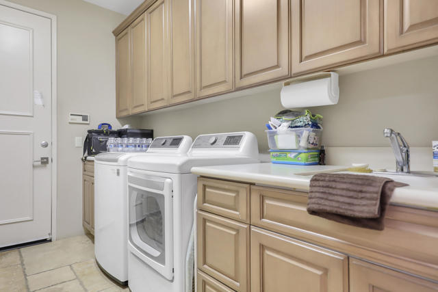 41800 Jones Drive, Palm Desert CA: https://media.crmls.org/mediaz/18f39589-071d-4053-941f-a57adec29e7f.jpg