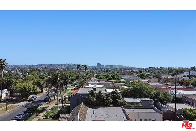 1569 S Orange Grove Avenue, Los Angeles CA: https://media.crmls.org/mediaz/18f3acce-cc8b-4d7c-971b-95dc263b9a3a.jpg