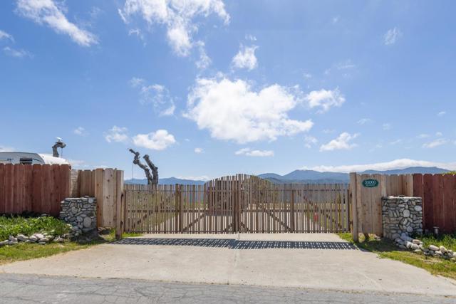 35000 Sky Ranch Road, Carmel Valley CA: https://media.crmls.org/mediaz/18f46cd6-95b1-4a0d-9e94-61faa3660da7.jpg