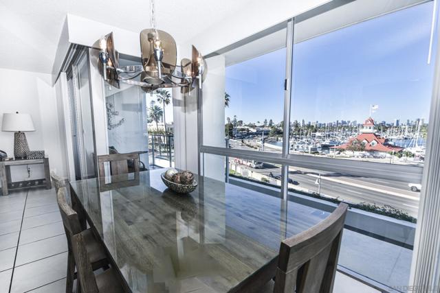 1710 Avenida Del Mundo, Coronado CA: https://media.crmls.org/mediaz/18f482b6-9b7e-4146-a33e-c1fe5a5504ac.jpg