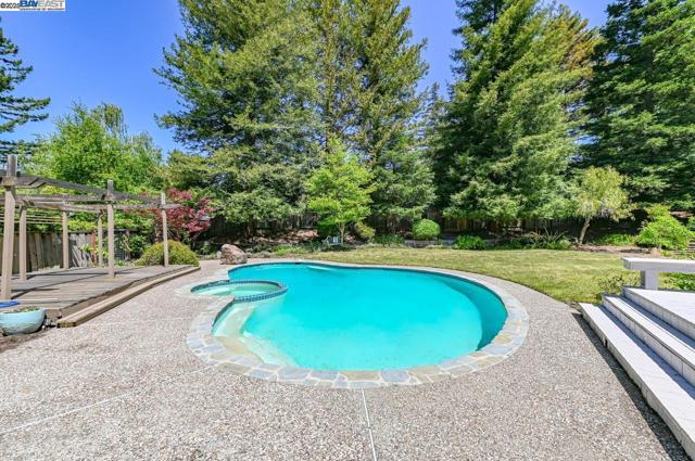 351 Castenada Ct, Danville CA: https://media.crmls.org/mediaz/18f49f3c-ecc1-4c0b-950d-6fac956e7ed7.jpg