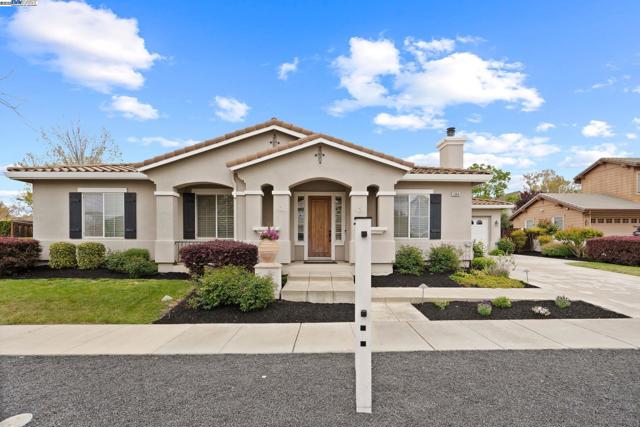 1646 Cascina Ct, Livermore CA: https://media.crmls.org/mediaz/18f4cf88-e61c-41fa-8f57-0cb3a745b61e.jpg