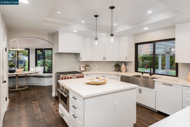 3284 Blackhawk Meadow Dr, Danville CA: https://media.crmls.org/mediaz/18f51367-5dd7-42ee-9f9b-bdbfdb3c409f.jpg
