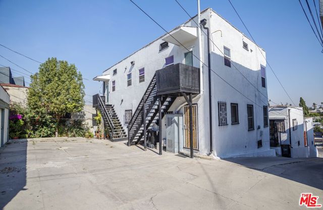 329 N Alexandria Avenue, Los Angeles CA: https://media.crmls.org/mediaz/18f521b9-ed52-415a-b922-3311b5474a76.jpg