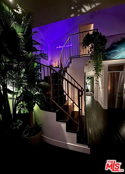 2513 Lincoln Boulevard, Venice CA: https://media.crmls.org/mediaz/18f5480d-1c7e-4c38-b171-e7bc188c6948.jpg