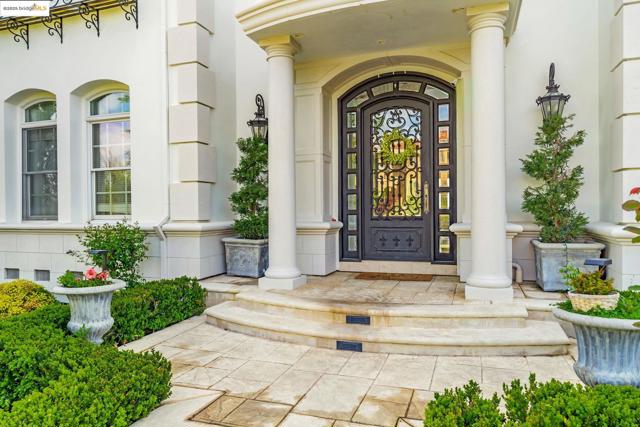 1853 Via Di Salerno, Pleasanton CA: https://media.crmls.org/mediaz/18f55a87-0355-4cbc-8f0a-293d83d9c9ff.jpg