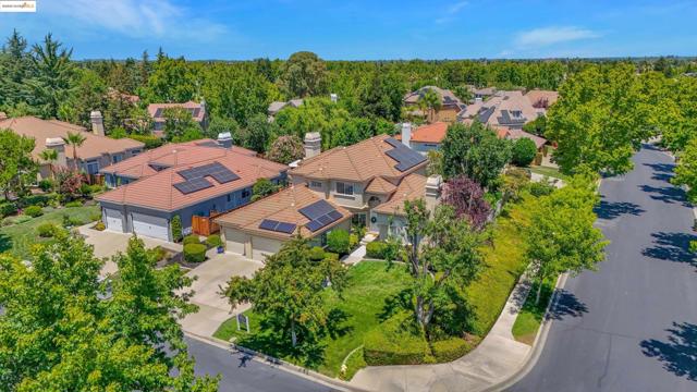 805 Devonshire Loop, Brentwood CA: https://media.crmls.org/mediaz/18f5c8a5-1344-4562-940c-be0be7933fff.jpg