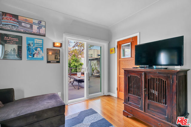 4183 6th Avenue, Los Angeles CA: https://media.crmls.org/mediaz/18f6031b-97dd-495e-b5fd-29c1c4d8852d.jpg