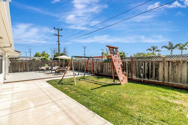 5324 Selma Ave, Fremont CA: https://media.crmls.org/mediaz/18f68b25-7f72-432f-a65b-40e8c3b96626.jpg