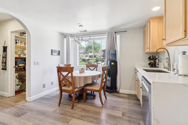 9704 Indian Creek Way, Escondido CA: https://media.crmls.org/mediaz/18f6add9-8577-45aa-8e4e-612c3bdd388a.jpg