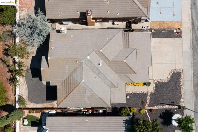 2201 Mark Twain Drive, Antioch CA: https://media.crmls.org/mediaz/18f6c9c9-1d81-4171-8ac7-1fb3ada143a6.jpg