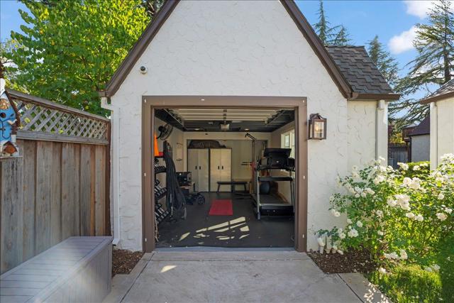 16760 Magneson Loop, Los Gatos CA: https://media.crmls.org/mediaz/18f6e74c-6a04-4b40-a01f-cb1543b651f2.jpg