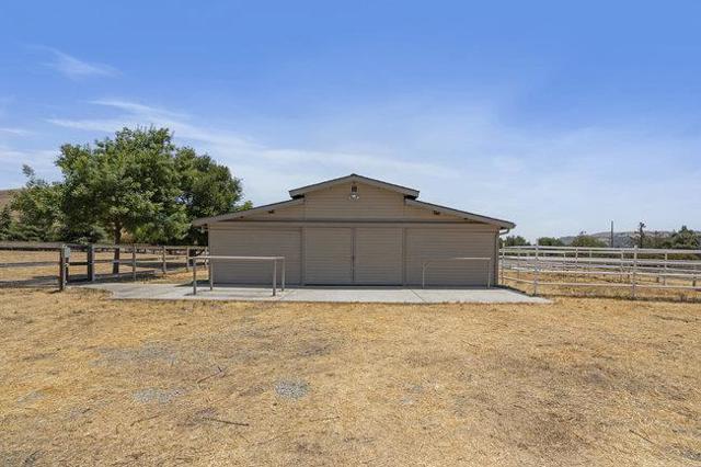 5636 Sundown Lane, Tres Pinos CA: https://media.crmls.org/mediaz/18f6e8bd-89c2-428d-aa78-bcc1feef5bbd.jpg