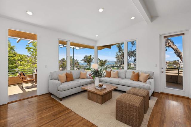 405 W Nutmeg St, San Diego CA: https://media.crmls.org/mediaz/18f72593-f3cd-490e-8a85-68fe90fd9b62.jpg