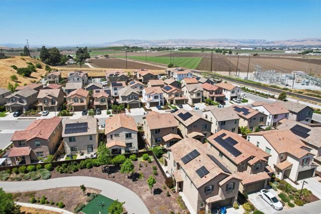 545 Shearwater Street, Hollister CA: https://media.crmls.org/mediaz/18f73e89-fa5b-4473-9b03-a151a05d0df1.jpg