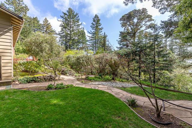 13250 Skyline Boulevard, Woodside CA: https://media.crmls.org/mediaz/18f7a96f-29a3-416b-84ec-0f20f8ad2d24.jpg