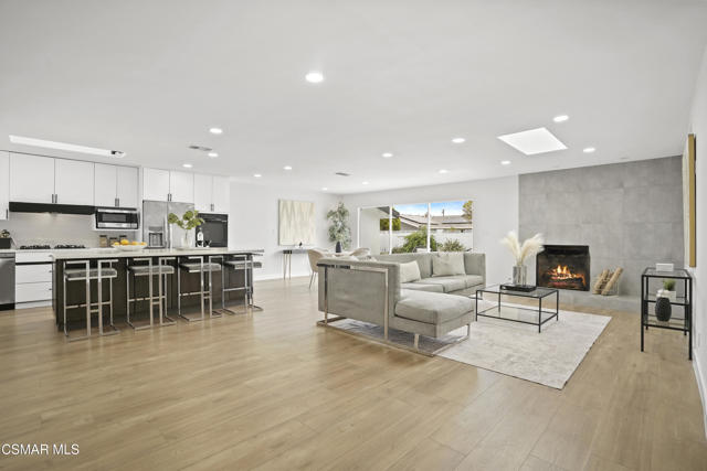 174 Wendy Drive, Thousand Oaks CA: https://media.crmls.org/mediaz/18f7cb9d-48b1-433f-b6a5-325f693a9d4a.jpg
