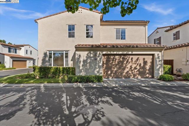 9752 Belladonna Dr, San Ramon CA: https://media.crmls.org/mediaz/18f89c07-9d52-480f-b58a-262da43208d4.jpg