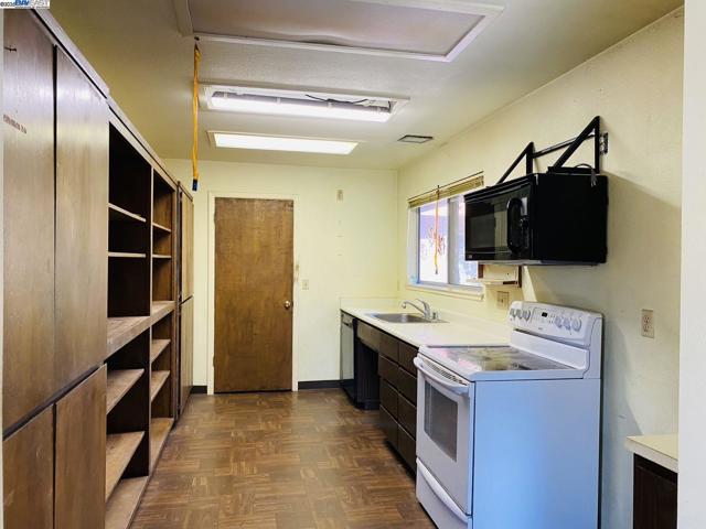 7705 Orford Rd, Stockton CA: https://media.crmls.org/mediaz/18f8bc92-3865-4140-92ad-8dcfde55bf52.jpg