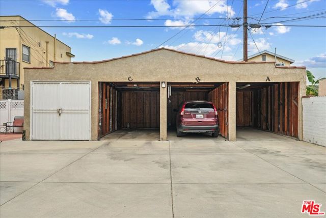 2818 S Bronson Avenue, Los Angeles CA: https://media.crmls.org/mediaz/18f8c12b-1fc3-4a98-9bbf-69e9e866d3cb.jpg