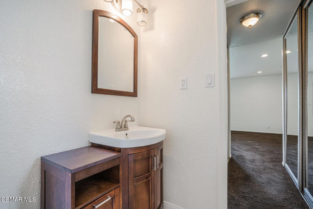 86 Teasdale Street, Thousand Oaks CA: https://media.crmls.org/mediaz/18f8d59a-ae92-4620-8e2a-8eb54c9b95f3.jpg