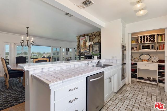 13490 Firth Drive, Beverly Hills CA: https://media.crmls.org/mediaz/18f942ad-fada-4ec2-995c-fc4991b06dbf.jpg