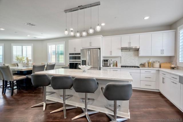 2056 Callisto Terrace, Chula Vista CA: https://media.crmls.org/mediaz/18f95004-ad22-4b8d-9230-1f88c6187662.jpg