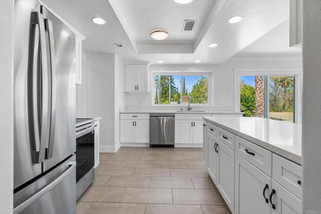 Detail Gallery Image 4 of 64 For 1838 Acacia Ln, Fallbrook,  CA 92028 - 6 Beds | 3 Baths