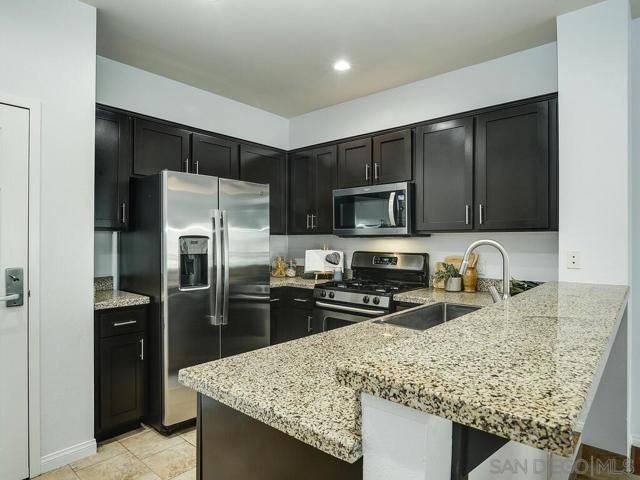 450 J St, San Diego CA: https://media.crmls.org/mediaz/18f96102-0119-4294-af35-9fc4236a93a1.jpg