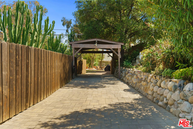 2026 Topanga Skyline Drive, Topanga CA: https://media.crmls.org/mediaz/18f9d2a2-2412-4ab3-9743-9f68d29794b0.jpg