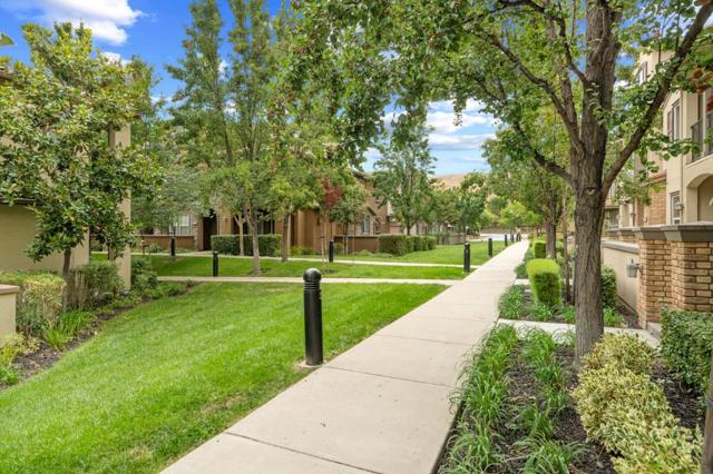 5300 Fioli Loop, San Ramon CA: https://media.crmls.org/mediaz/18fa03b4-1289-403e-8c14-97b60b458813.jpg