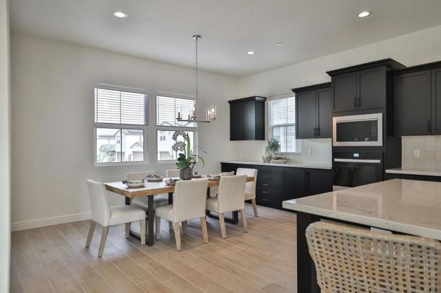 592 Santa Lucia Way, Marina CA: https://media.crmls.org/mediaz/18fa05ca-2212-44b0-83db-4b6792635ebd.jpg