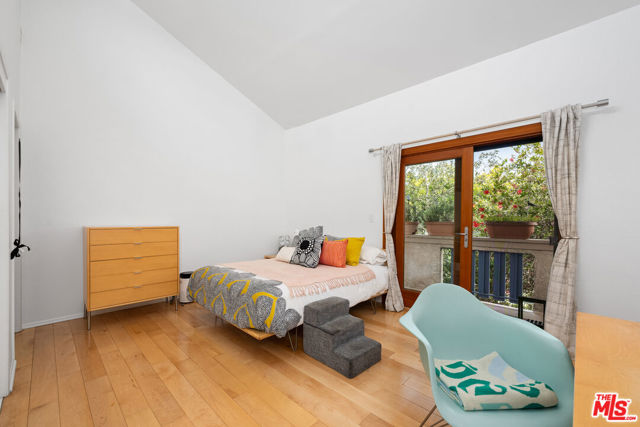 2016 Euclid Street, Santa Monica CA: https://media.crmls.org/mediaz/18fa2103-78b4-4a97-be85-7cd8783db0e1.jpg