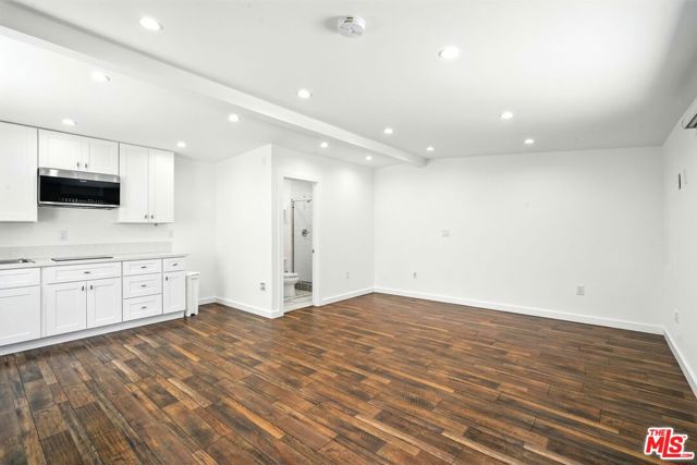 20616 Quedo Drive, Woodland Hills CA: https://media.crmls.org/mediaz/18fa4c27-7d76-44e7-b64a-ea2b8b324c04.jpg
