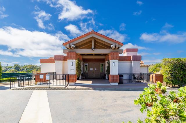 1327 Caminito Batea, La Jolla CA: https://media.crmls.org/mediaz/18faa175-749c-40f2-8659-9afdb2f4cdc2.jpg