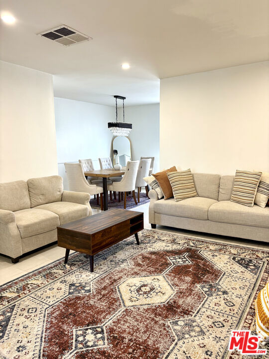 9901 Independence Avenue, Chatsworth CA: https://media.crmls.org/mediaz/18faa668-80fa-415f-9c12-ae16ef282308.jpg
