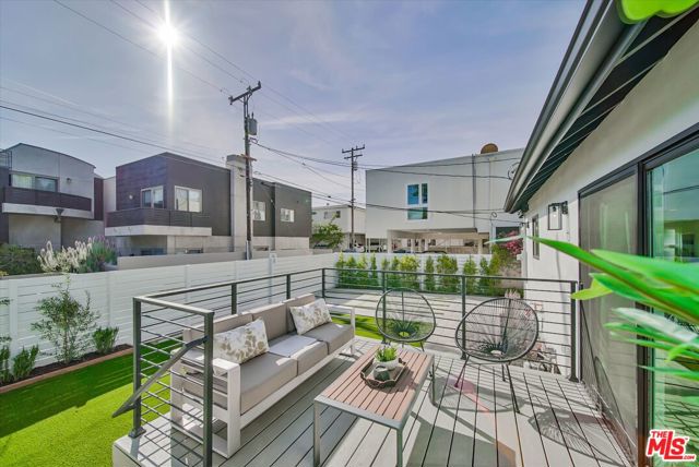 2021 Idaho Avenue, Santa Monica CA: https://media.crmls.org/mediaz/18fad6b0-9cb7-4164-8eb4-1b5126b276c1.jpg
