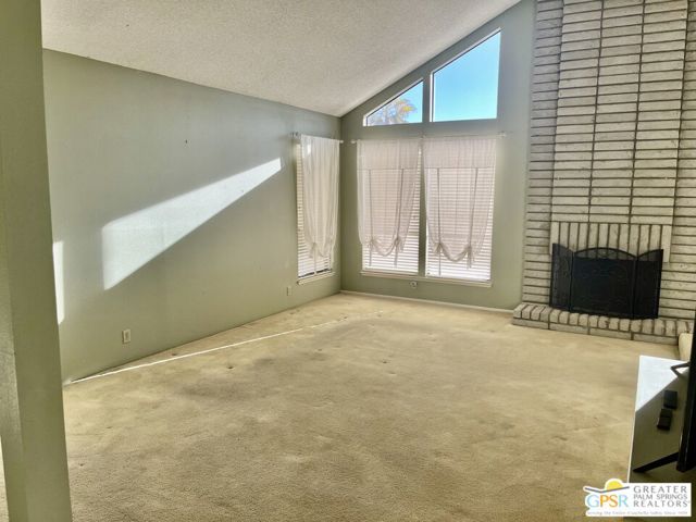 Image 5 of 27 For 40056 Silktree Court