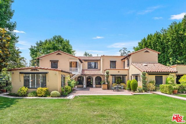 434 S Muirfield Road, Los Angeles CA: https://media.crmls.org/mediaz/18fb62ce-3ac6-4c21-859e-3383d1217c47.jpg