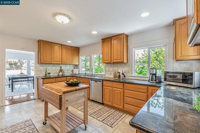 840 E 28th St., Oakland CA: https://media.crmls.org/mediaz/18fbccd1-de9b-4454-84d9-551a0d5256ea.jpg