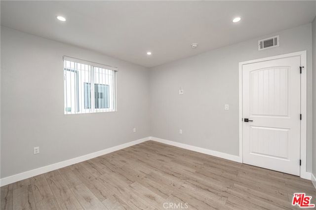 433 W Gage Avenue, Los Angeles CA: https://media.crmls.org/mediaz/18fc488c-7876-4e61-b6a6-4cc771d107e2.jpg
