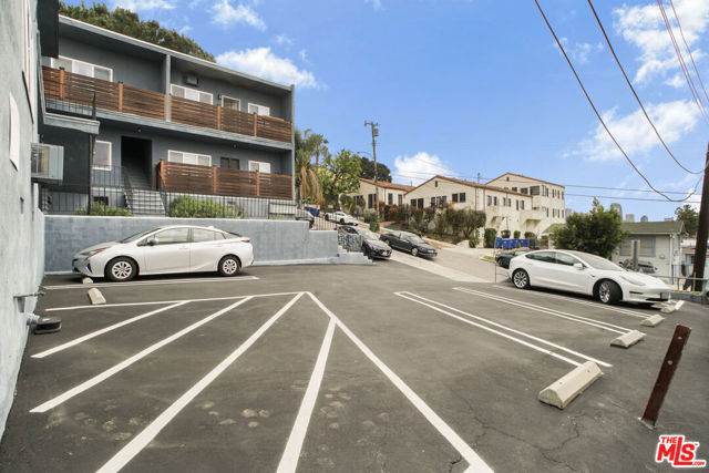 1315 Montana Street, Los Angeles CA: https://media.crmls.org/mediaz/18fc641d-c372-47c8-b2fb-e468363e3cd0.jpg