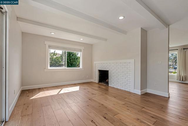 5891 Caulfield Dr, Clayton CA: https://media.crmls.org/mediaz/18fcb8dd-943d-45a0-ad3b-bbda57f43b82.jpg